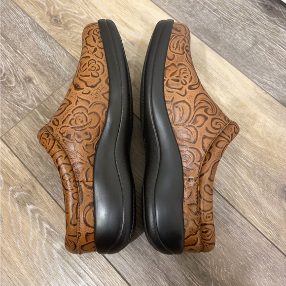 Alegria Kayla Professional Clogs - Picture 7 of 13
